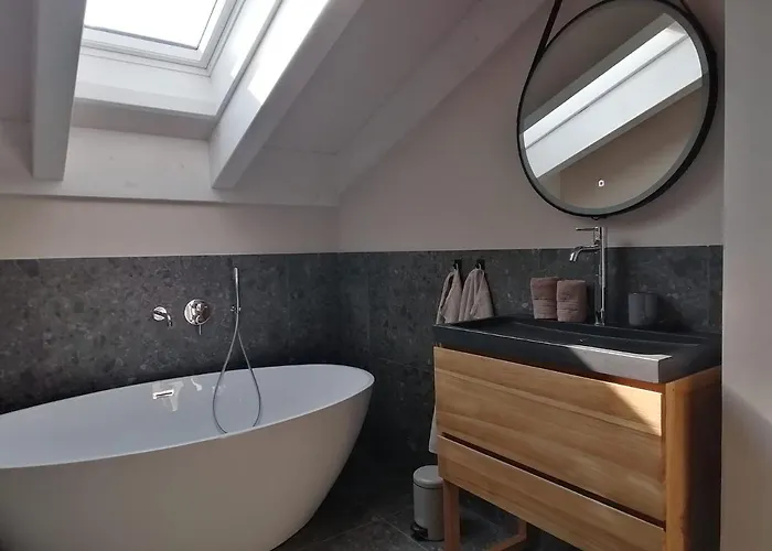 Picobello בית הארחה מנדלו דל לאריו